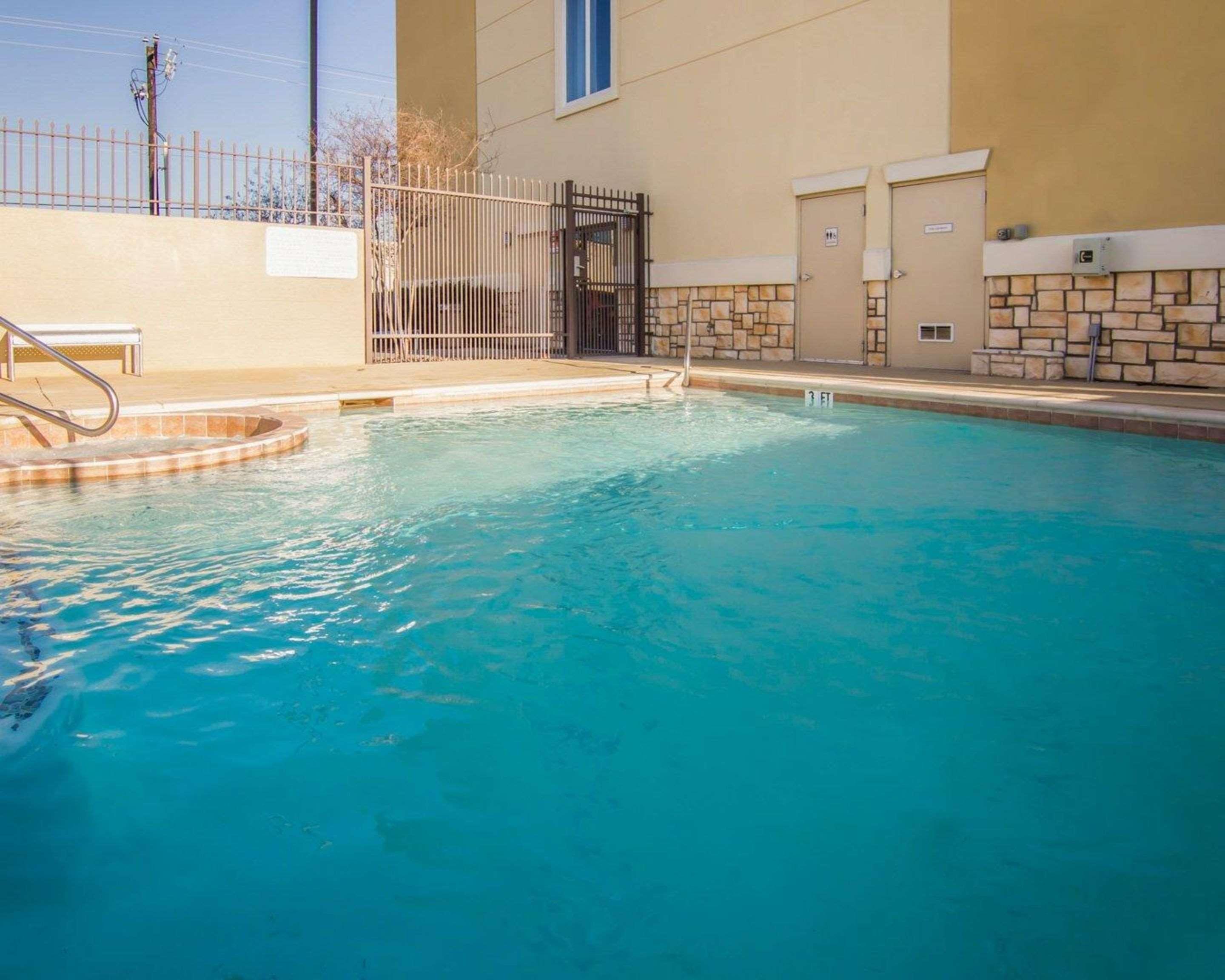 Comfort Suites West Dallas-Cockrell Hill Extérieur photo