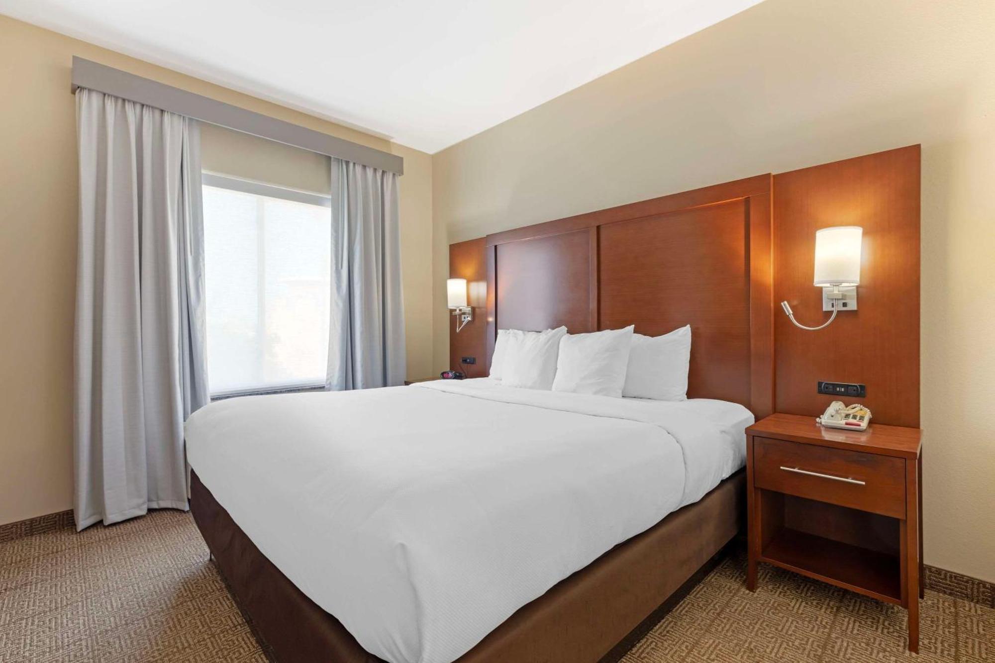 Comfort Suites West Dallas-Cockrell Hill Extérieur photo
